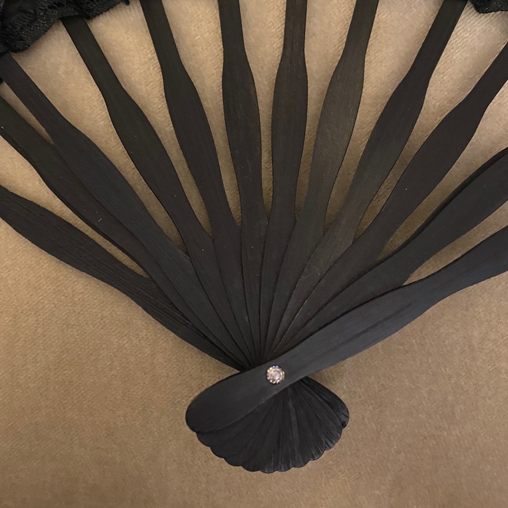 Large Black Battenberg Lace Hand Fan - Picture 5 of 5